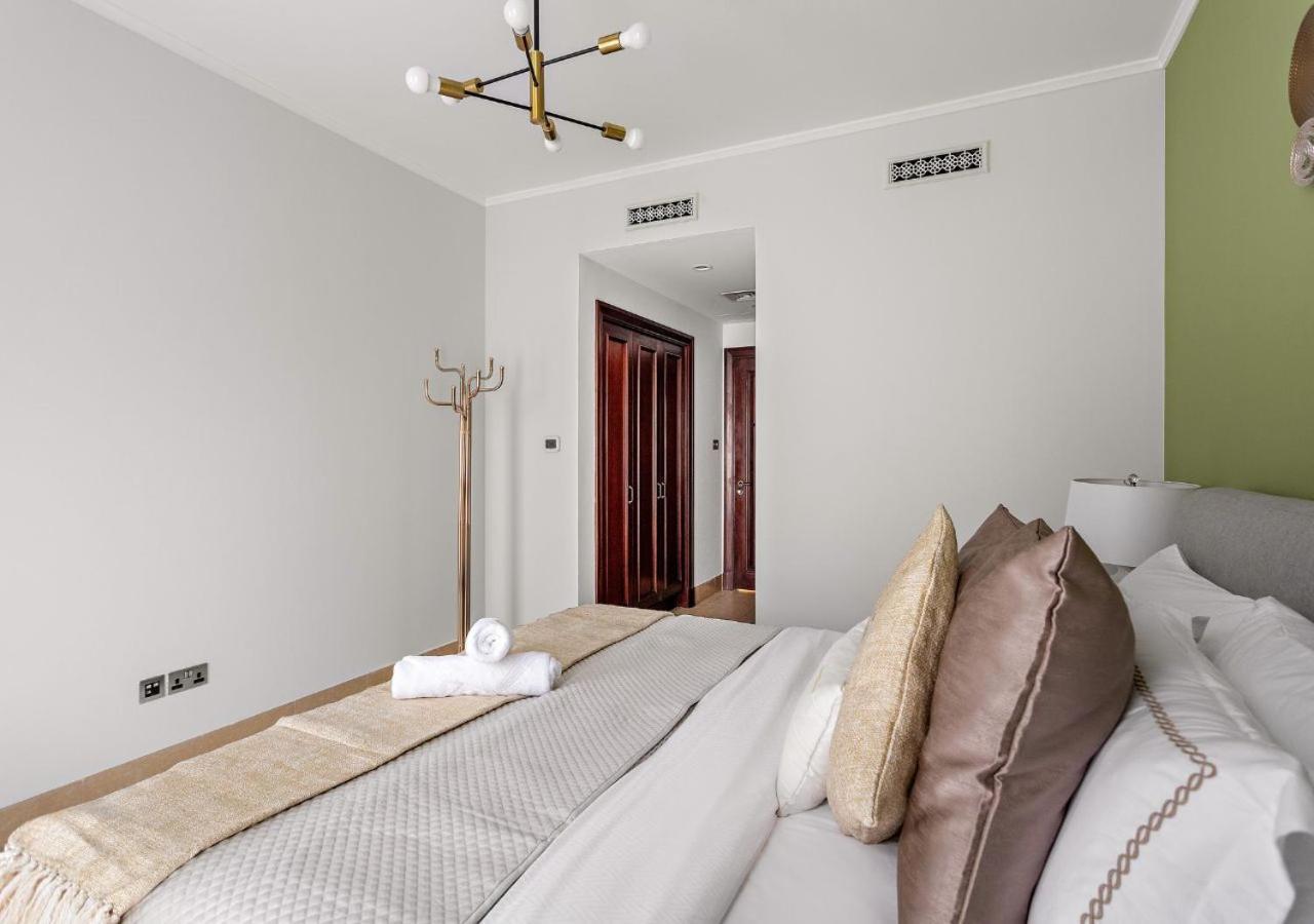 5 Min Walk To Burj Khalifa 2bhk Luxury Downtown Burj Haven * Dubaï