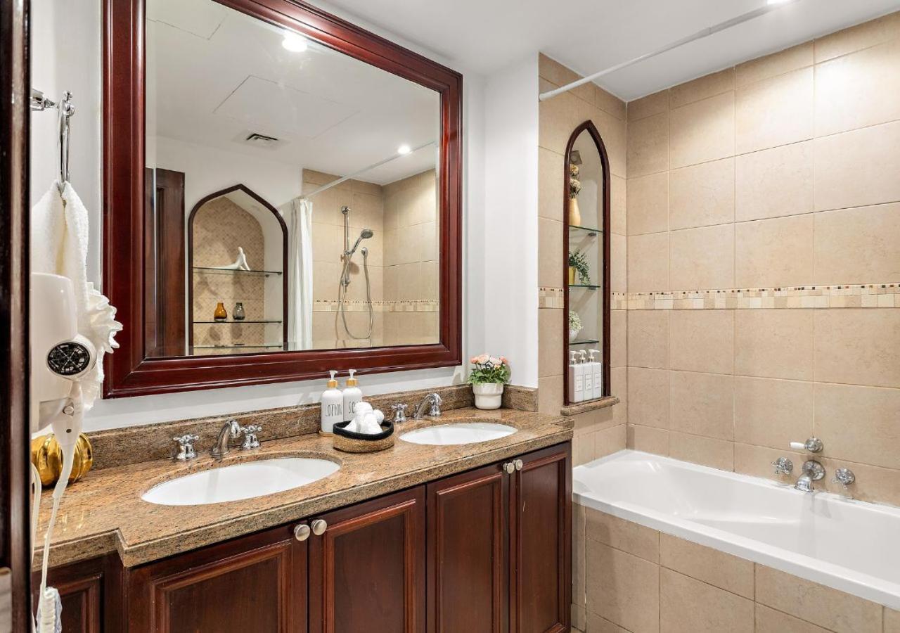 5 Min Walk To Burj Khalifa 2bhk Luxury Downtown Burj Haven Dubaï