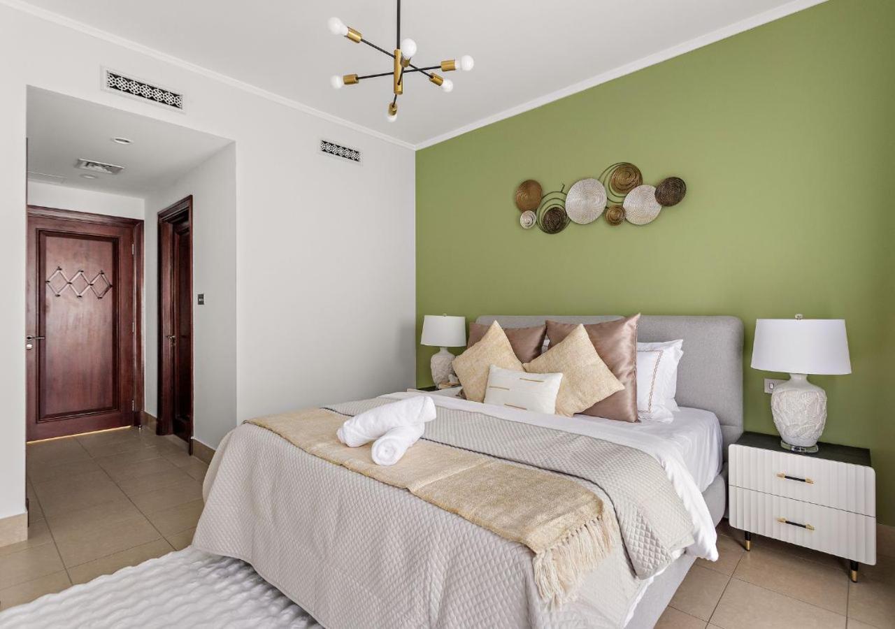 5 Min Walk To Burj Khalifa 2bhk Luxury Downtown Burj Haven Dubaï