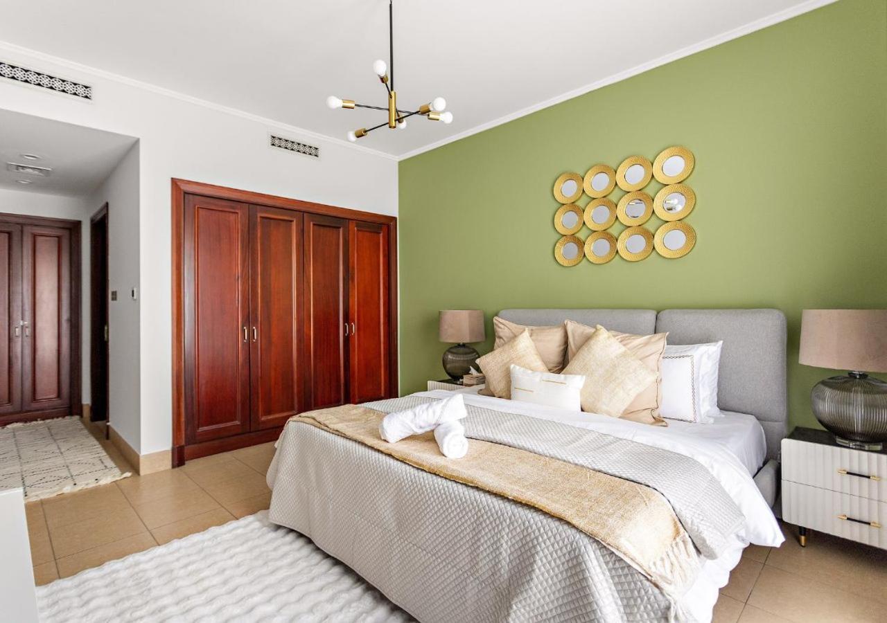 Апартаменти 5 Min Walk To Burj Khalifa 2bhk Luxury Downtown Burj Haven *